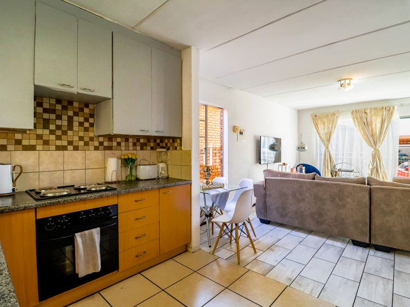 Well-Priced 2-Bedroom Townhouse in Heuwelsig Estate, Centurion! - Photo 9
