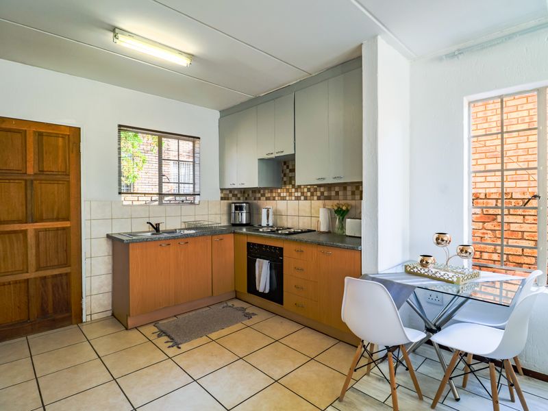 Well-Priced 2-Bedroom Townhouse in Heuwelsig Estate, Centurion! - Photo 8