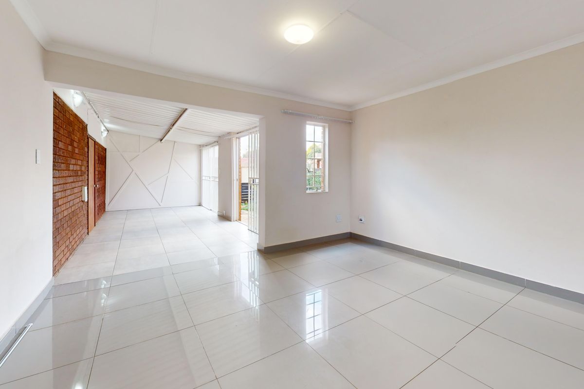 Spacious & Pet-Friendly Gem in Sought-After Complex in Witfield - Photo 4