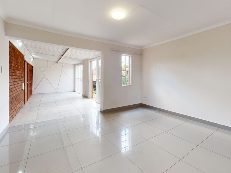 Spacious & Pet-Friendly Gem in Sought-After Complex in Witfield - Photo 4