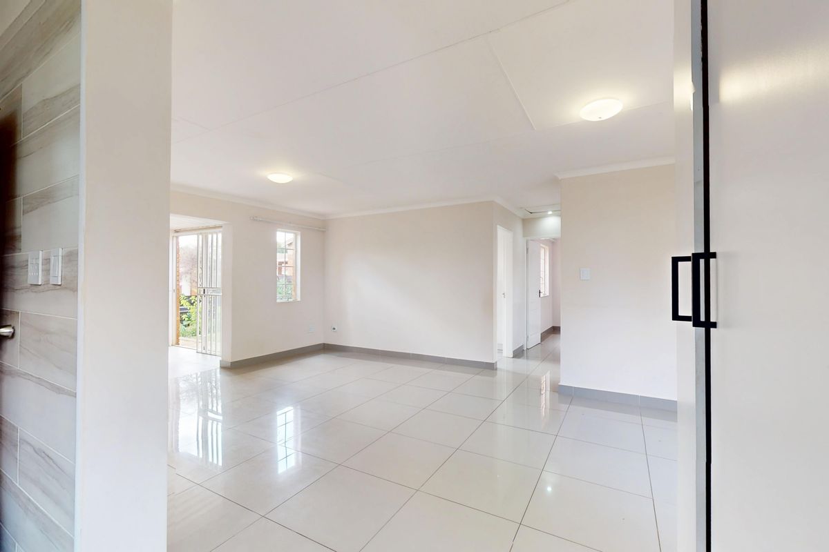 Spacious & Pet-Friendly Gem in Sought-After Complex in Witfield - Photo 2