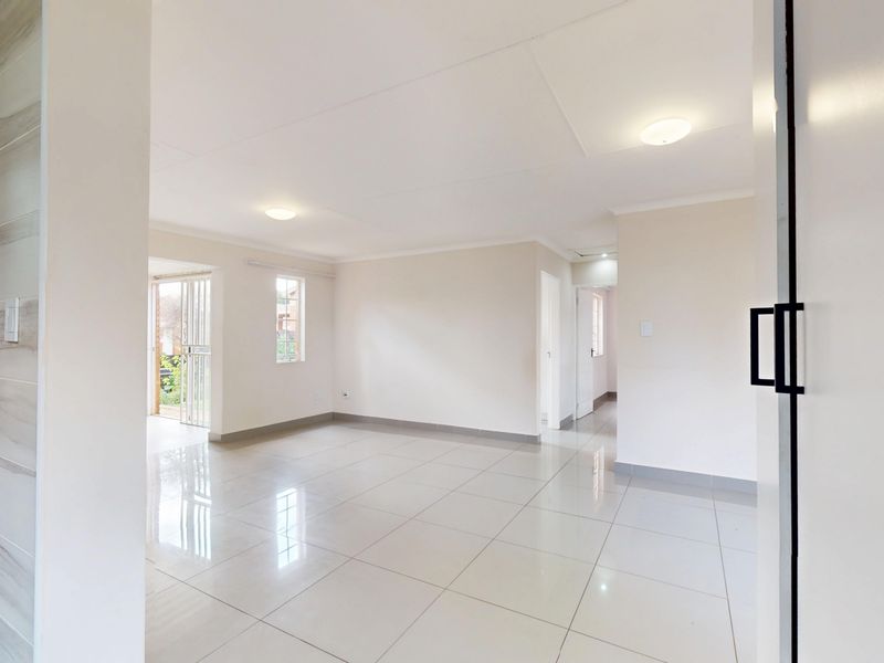 Spacious & Pet-Friendly Gem in Sought-After Complex in Witfield - Photo 2