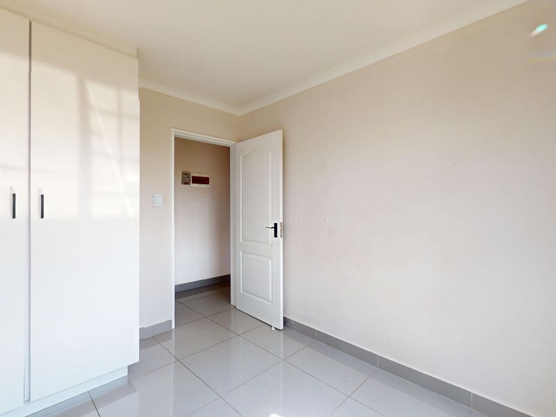 Spacious & Pet-Friendly Gem in Sought-After Complex in Witfield - Photo 10