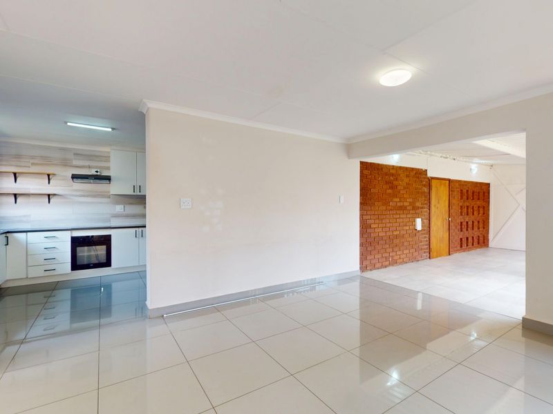 Spacious & Pet-Friendly Gem in Sought-After Complex in Witfield - Photo 7