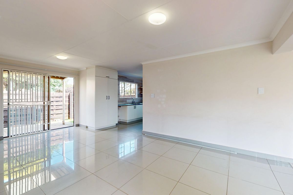 Spacious & Pet-Friendly Gem in Sought-After Complex in Witfield - Photo 3