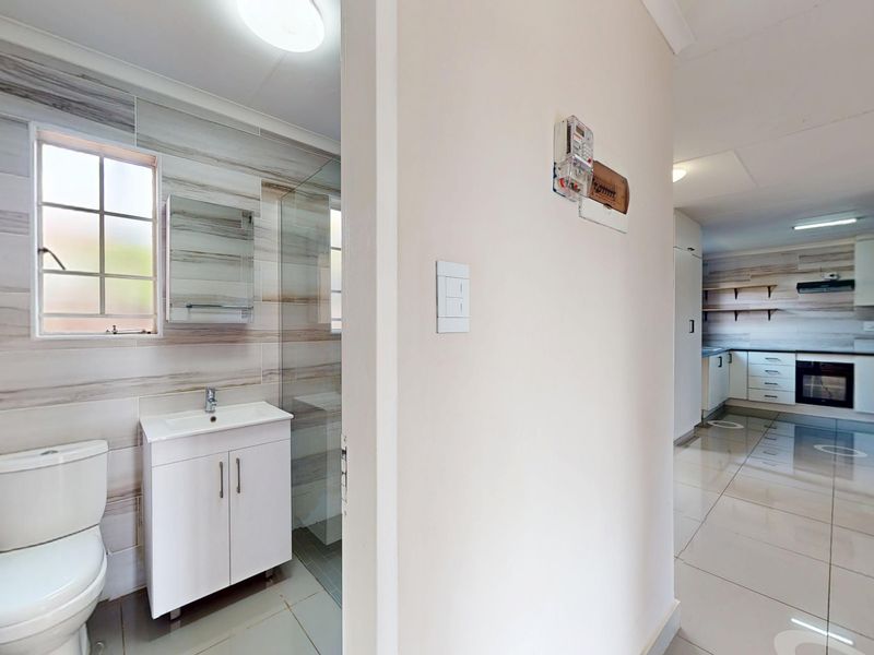 Spacious & Pet-Friendly Gem in Sought-After Complex in Witfield - Photo 8