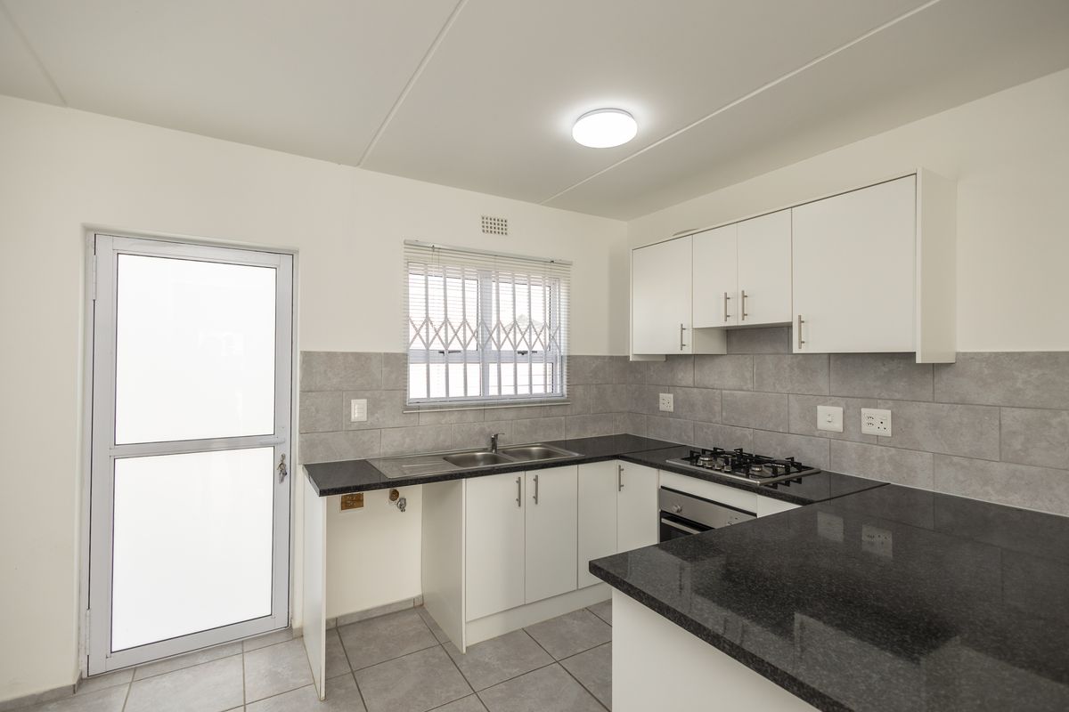 Stunning 3-bedroom duplex for sale in Bardale Village, Blue Downs—ideal for modern living and comfo - Photo 5