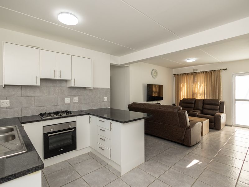 Stunning 3-bedroom duplex for sale in Bardale Village, Blue Downs—ideal for modern living and comfo - Photo 4