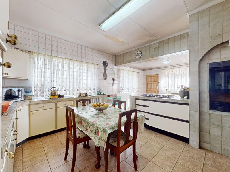 Starting to bid from R2,799,000! Non-Distressed Live Luxury Auction! - Photo 4