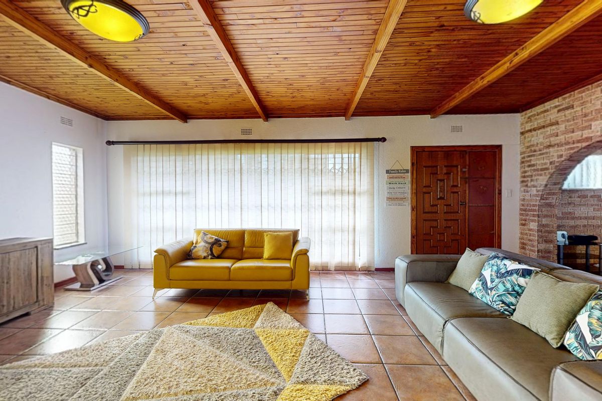 Spacious Family Home with Pool in Boomed-Off Area, Witfield, Boksburg - Photo 4