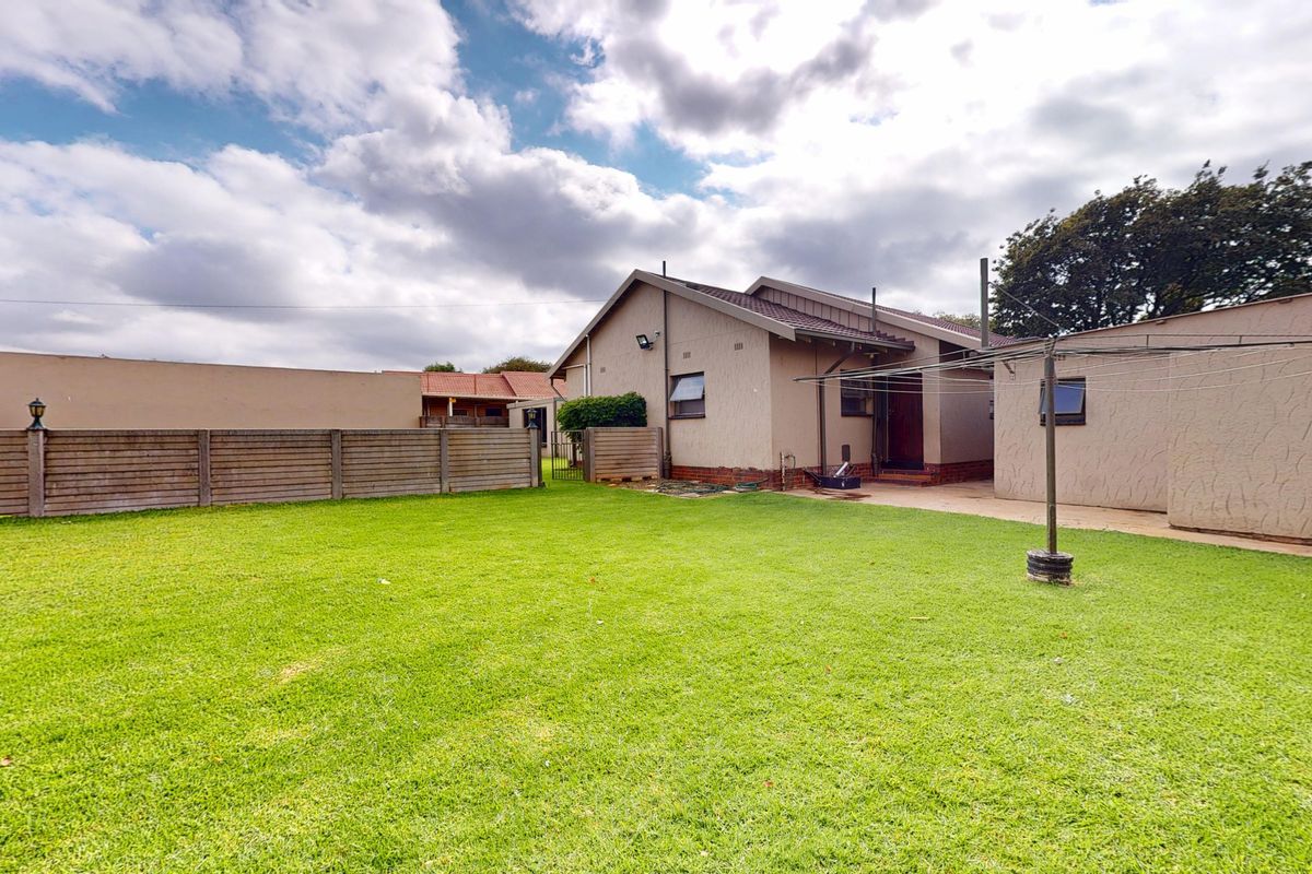 Spacious & Move-In Ready in Boomed-Off Witfield, Boksburg - Photo 5