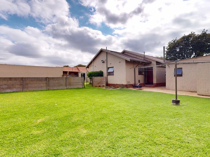 Spacious & Move-In Ready in Boomed-Off Witfield, Boksburg - Photo 5