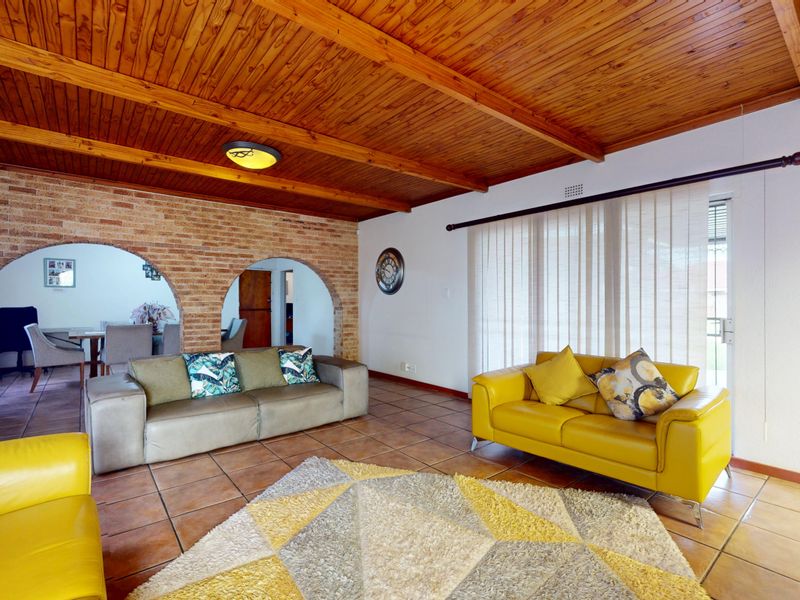 Spacious Family Home with Pool in Boomed-Off Area, Witfield, Boksburg - Photo 2