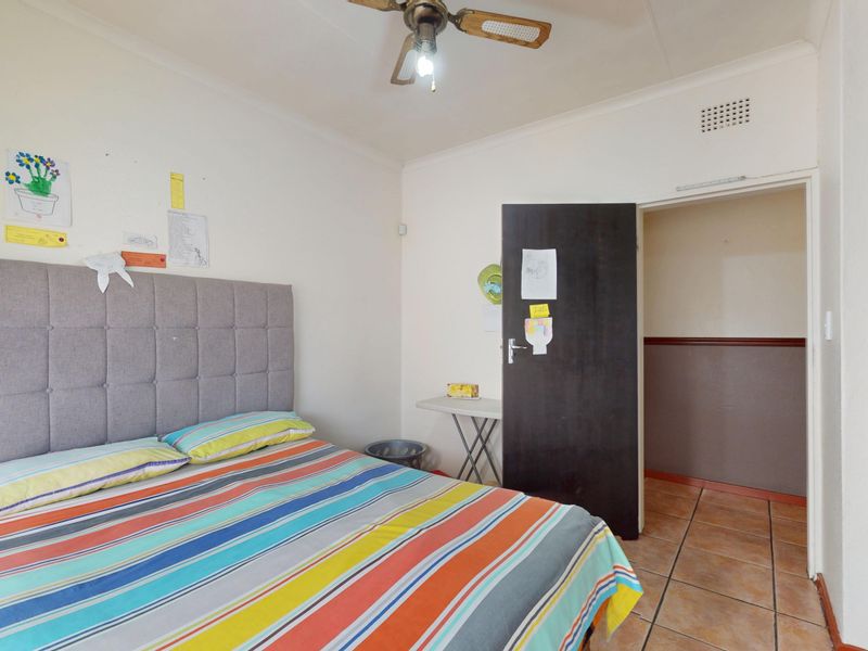 Spacious Family Home with Pool in Boomed-Off Area, Witfield, Boksburg - Photo 9