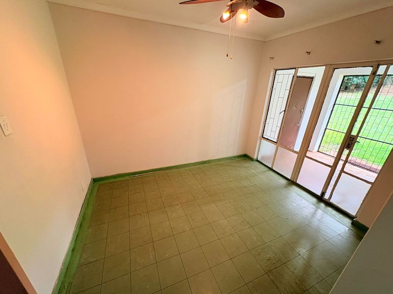 Spacious 4-bedroom family home with large yard. - Photo 7