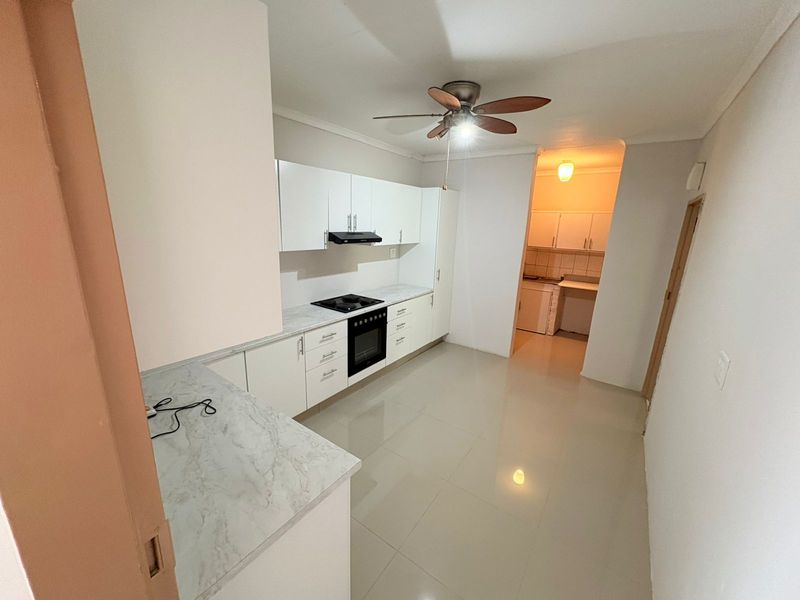 Spacious 4-bedroom family home with large yard. - Photo 4