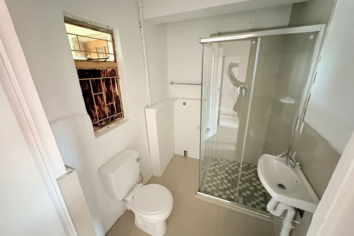 Newly Renovated Open-Plan Apartment - Photo 4