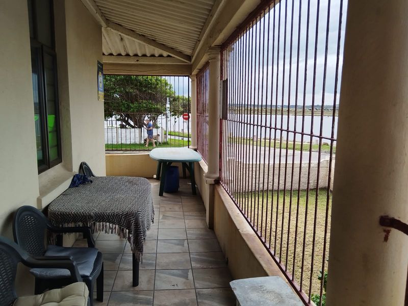 Spacious Family Home with Dual Flatlets and River Views in Well-Located Swartkops - Photo 9