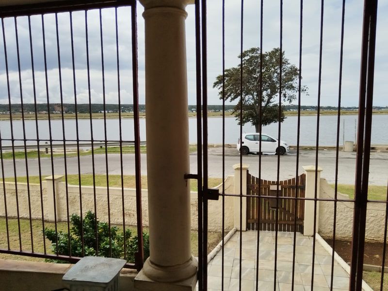 Spacious Family Home with Dual Flatlets and River Views in Well-Located Swartkops - Photo 8