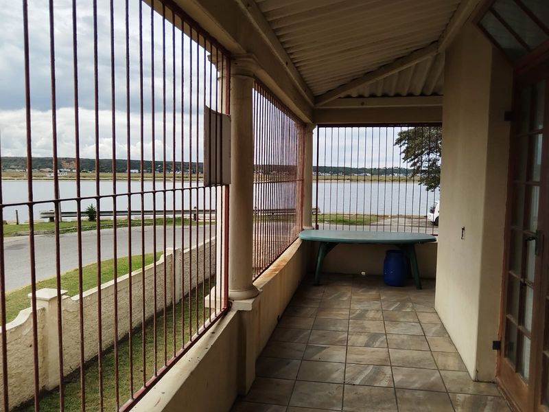 Spacious Family Home with Dual Flatlets and River Views in Well-Located Swartkops - Photo 7