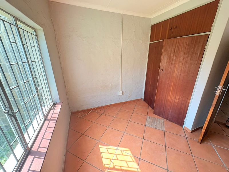 Open-Plan 1-Bedroom Apartment - Photo 4