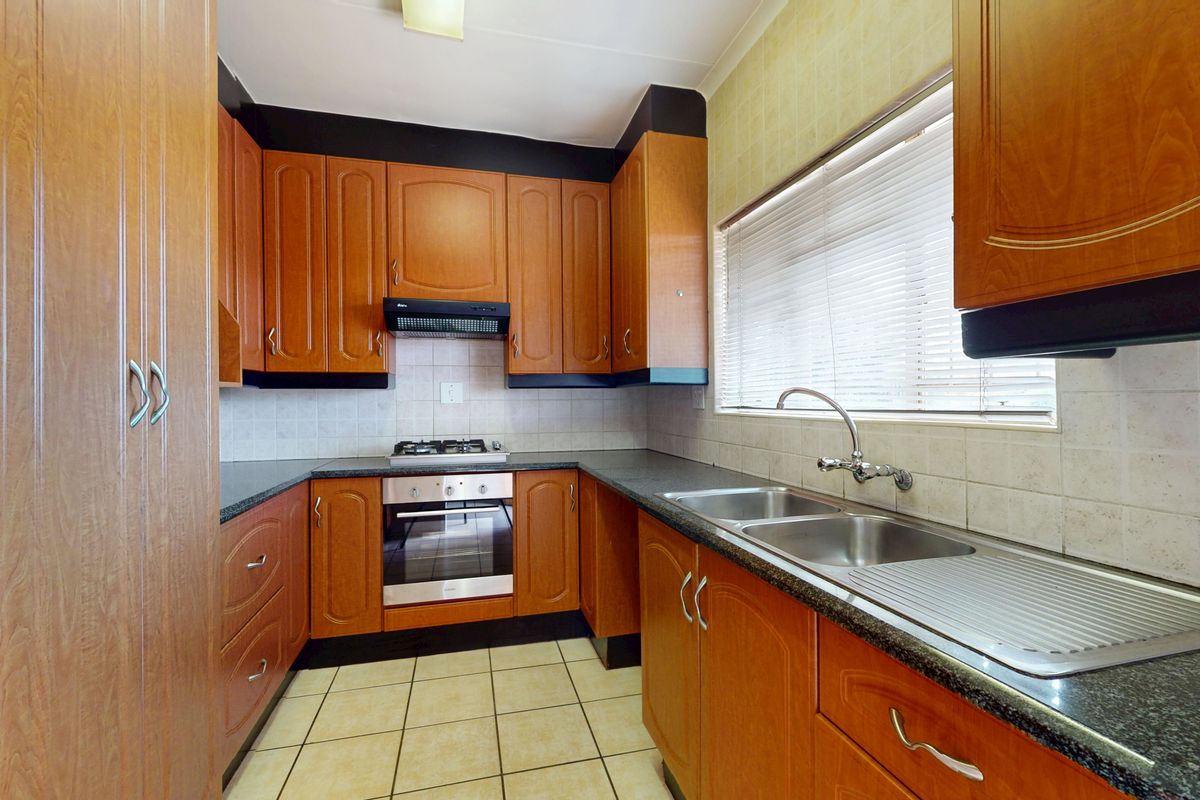 Harcourts Live Luxury NON- Distressed Auction – Bidding Starting from R470,000 - Photo 5