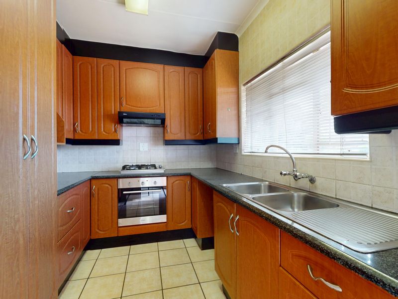 Harcourts Live Luxury NON- Distressed Auction – Bidding Starting from R470,000 - Photo 5