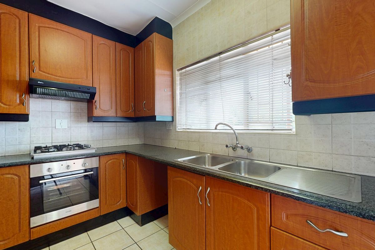 Harcourts Live Luxury NON- Distressed Auction – Bidding Starting from R470,000 - Photo 3