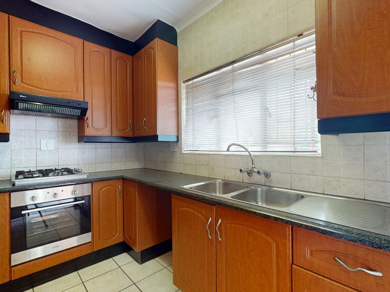 Harcourts Live Luxury NON- Distressed Auction – Bidding Starting from R470,000 - Photo 3