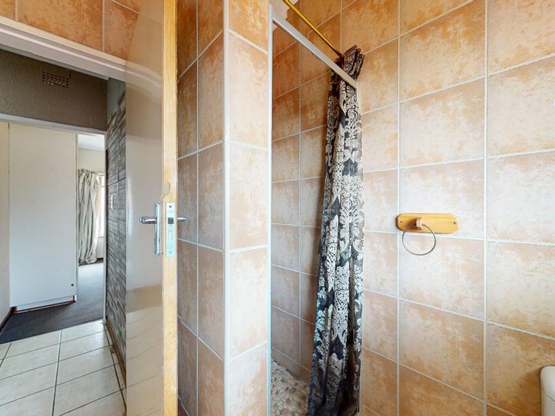 Harcourts Live Luxury NON- Distressed Auction – Bidding Starting from R470,000 - Photo 10