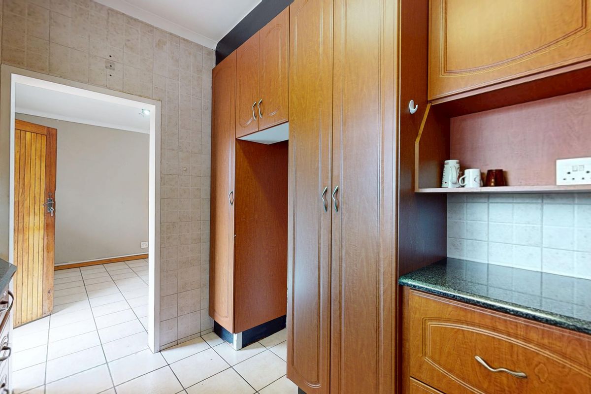 Harcourts Live Luxury NON- Distressed Auction – Bidding Starting from R470,000 - Photo 4