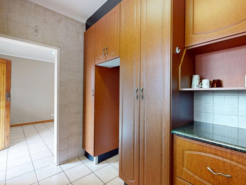 Harcourts Live Luxury NON- Distressed Auction – Bidding Starting from R470,000 - Photo 4