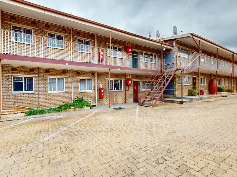 Harcourts Live Luxury NON- Distressed Auction – Bidding Starting from R470,000 - Photo 6