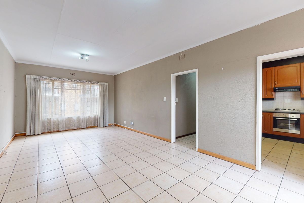 Harcourts Live Luxury NON- Distressed Auction – Bidding Starting from R470,000 - Photo 2