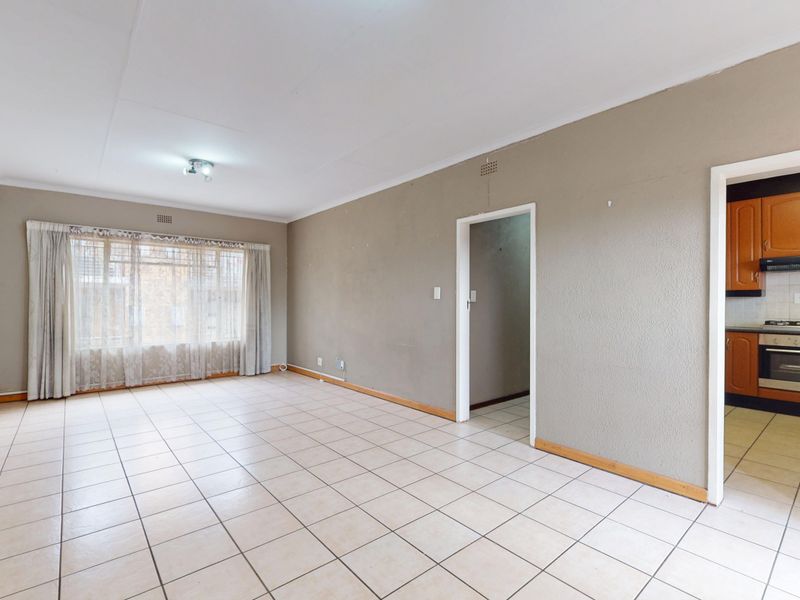 Harcourts Live Luxury NON- Distressed Auction – Bidding Starting from R470,000 - Photo 2