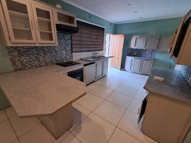 Modern Family Home @ R11,500 - Photo 5
