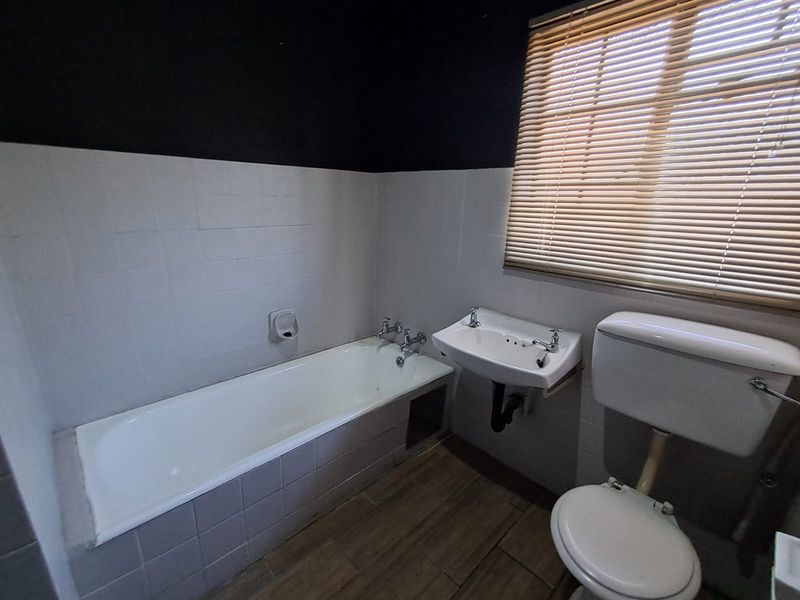 Modern Family Home @ R11,200 - Photo 10