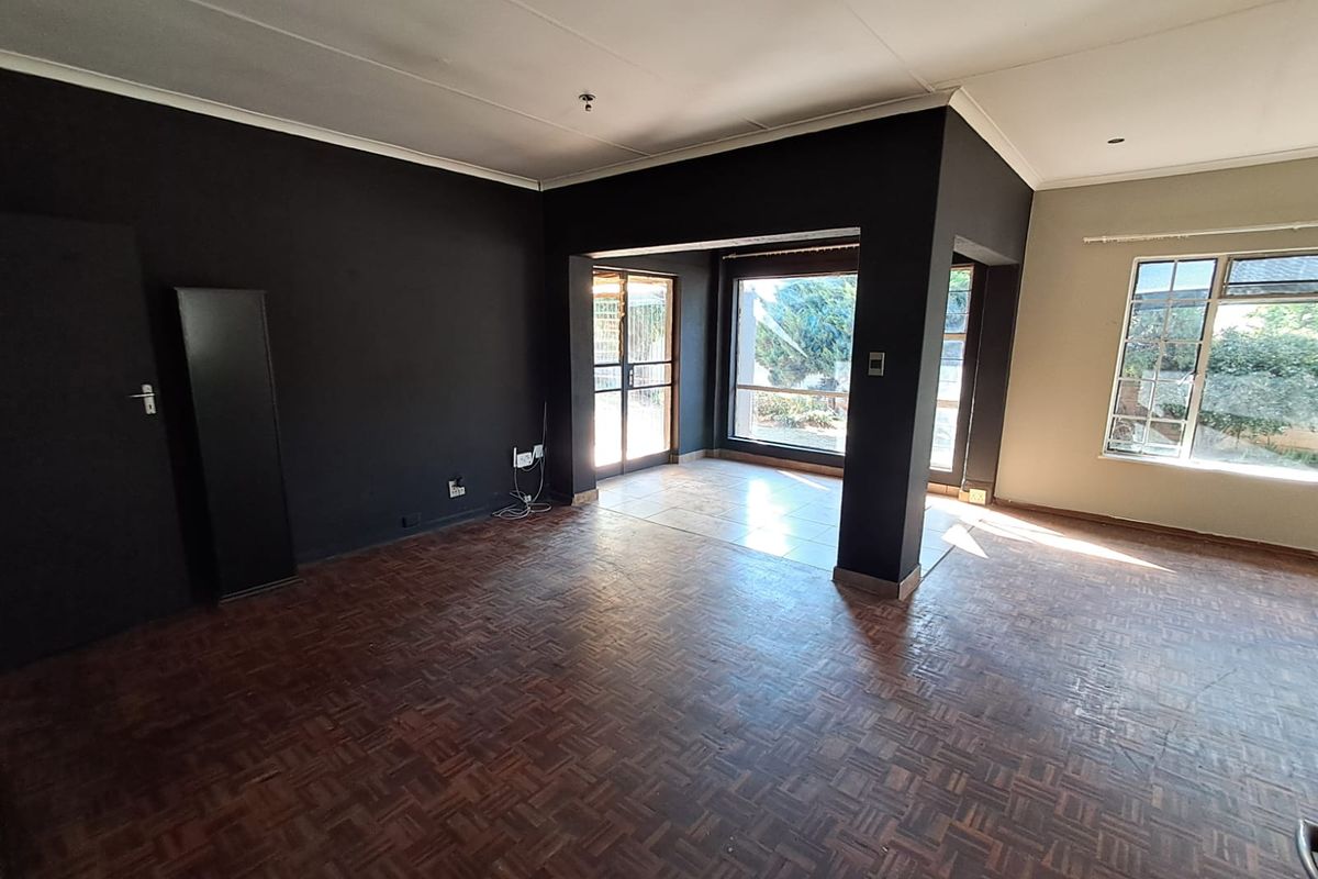 Modern Family Home @ R11,200 - Photo 3