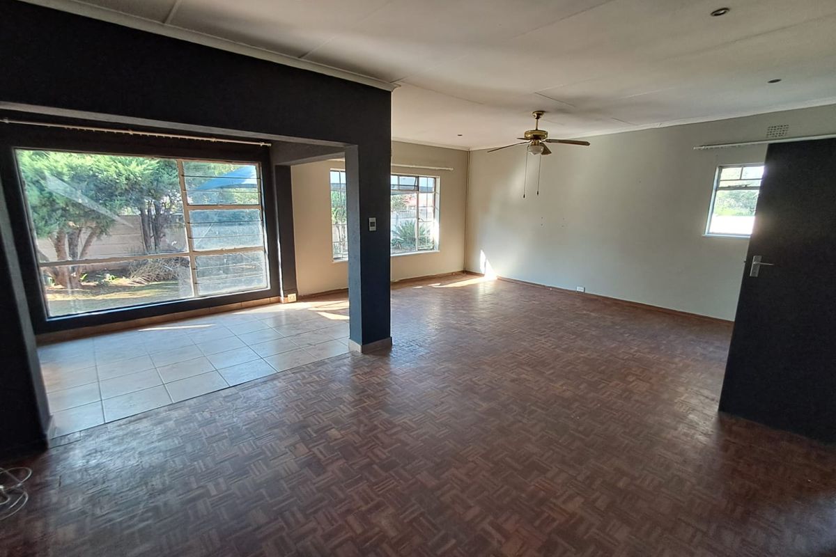 Modern Family Home @ R11,200 - Photo 4