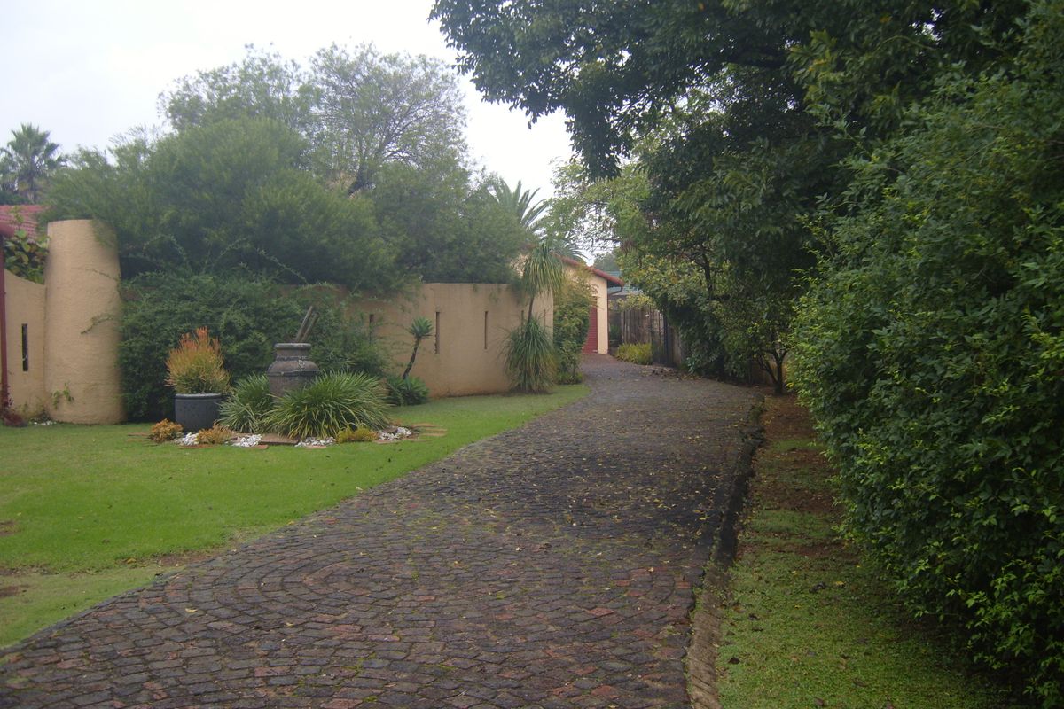 4 Bedroom Home Brackenhurst - Photo 4