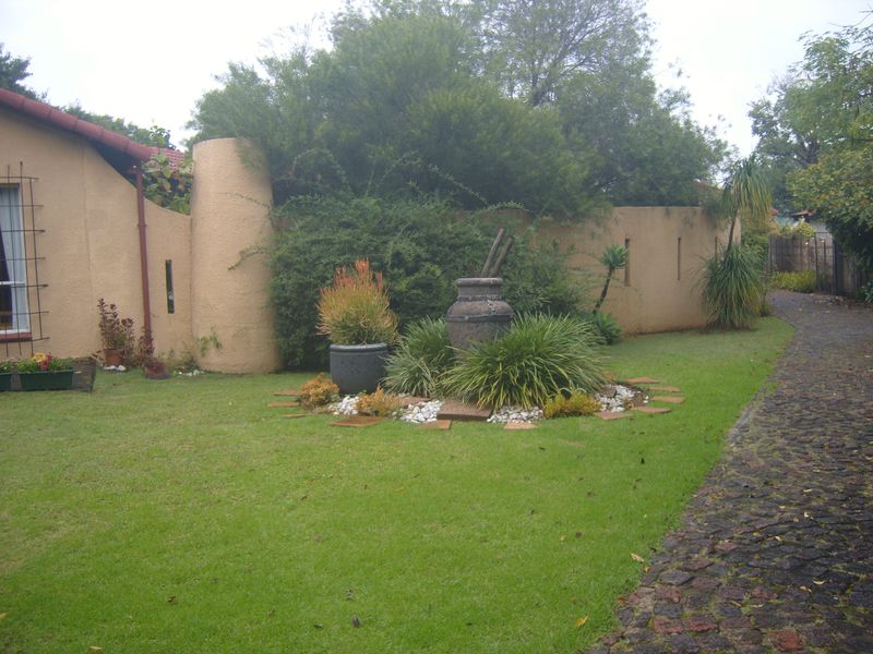 4 Bedroom Home Brackenhurst - Photo 2