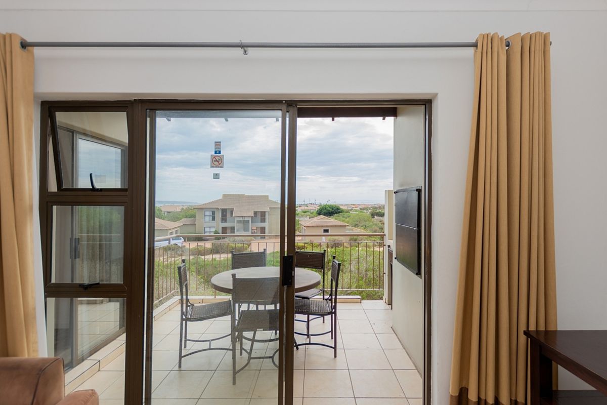 Walk to the Clubhouse, Golf and Padel, Apartment Living - Photo 5