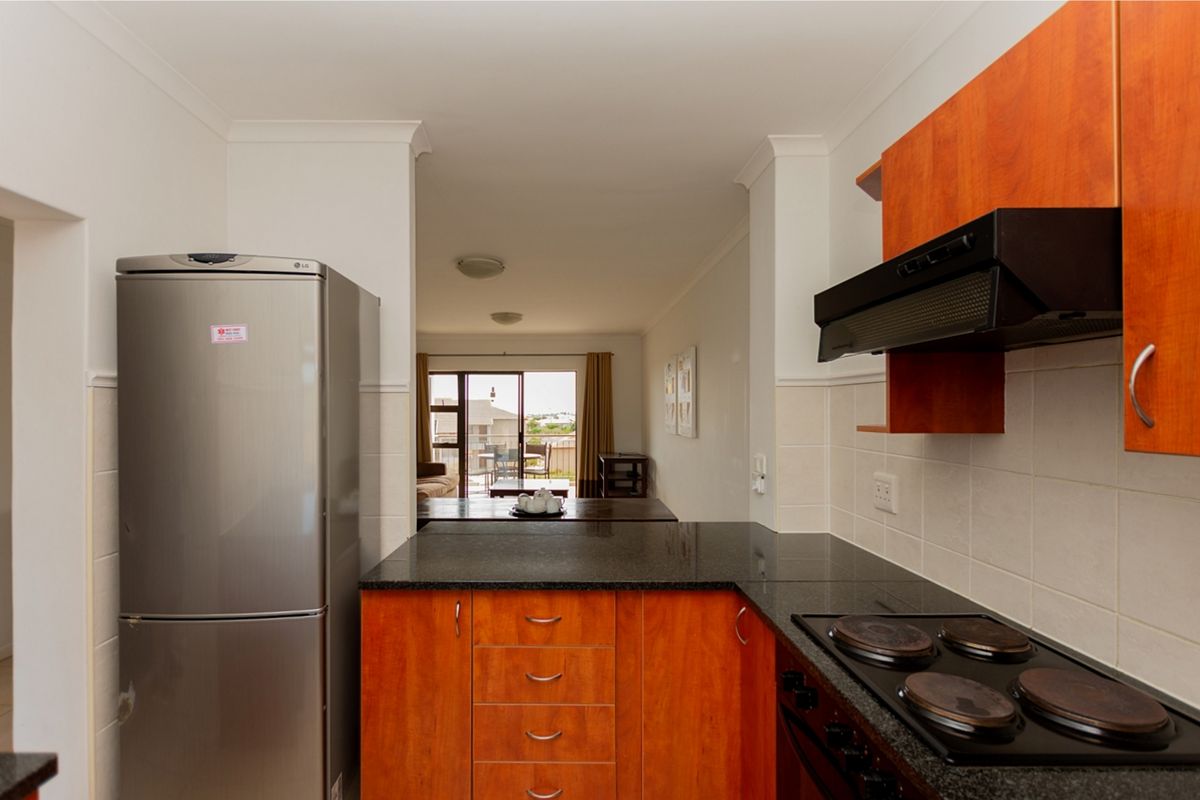 Walk to the Clubhouse, Golf and Padel, Apartment Living - Photo 2