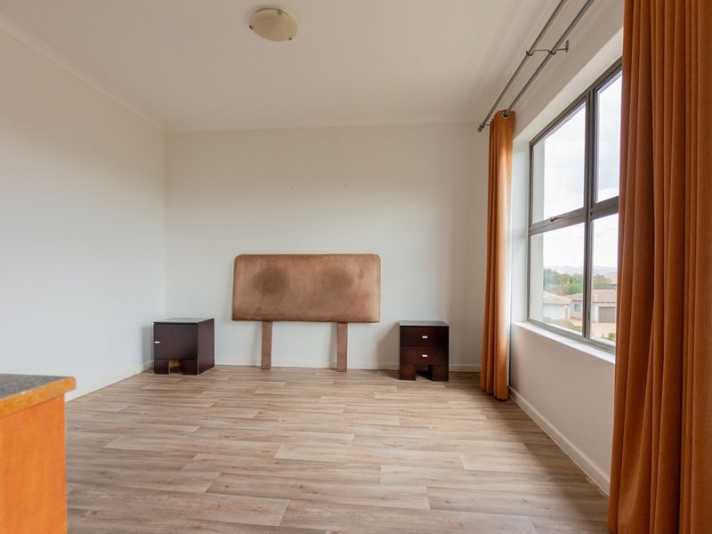 Walk to the Clubhouse, Golf and Padel, Apartment Living - Photo 10