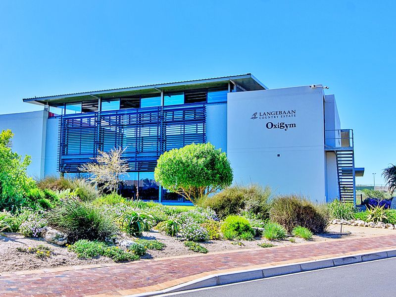 Walk to the Clubhouse, Golf and Padel, Apartment Living - Photo 9