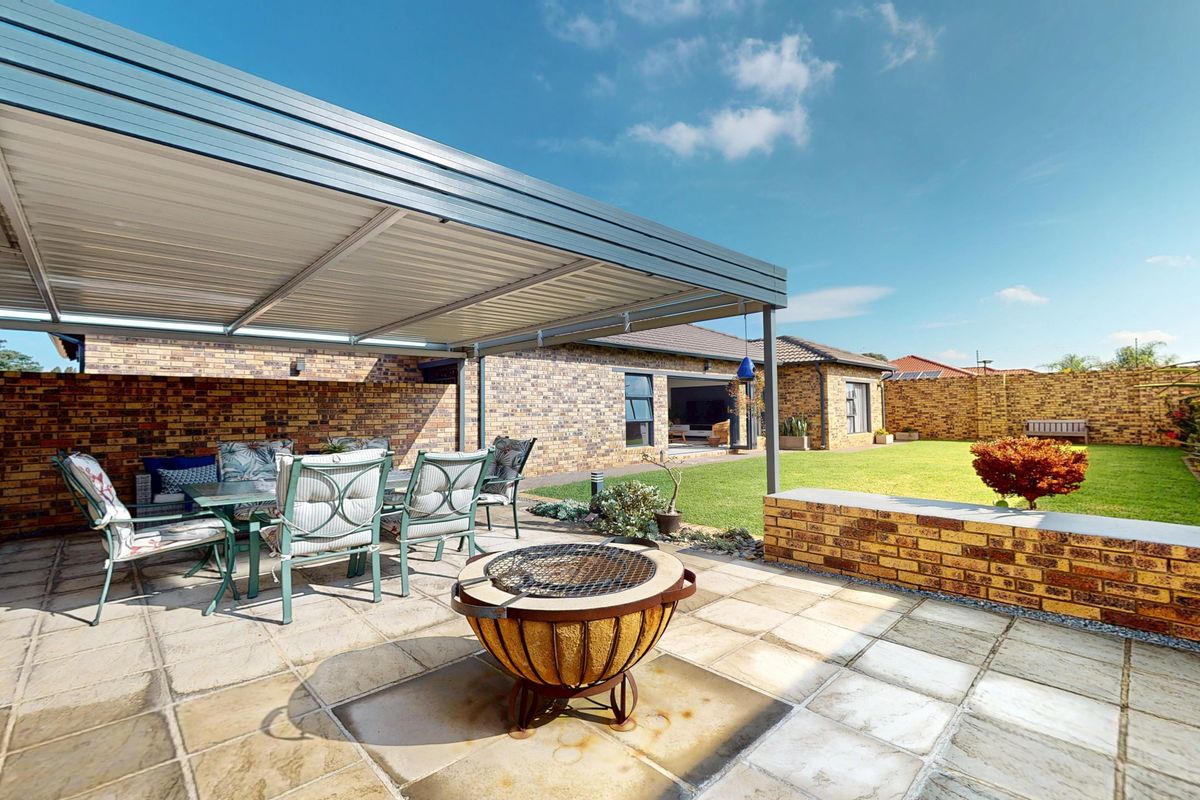 Ultra Modern Full Title Home Situated In Secure Complex! - Photo 3