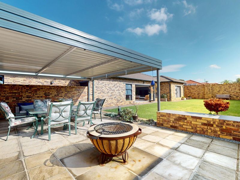 Ultra Modern Full Title Home Situated In Secure Complex! - Photo 3