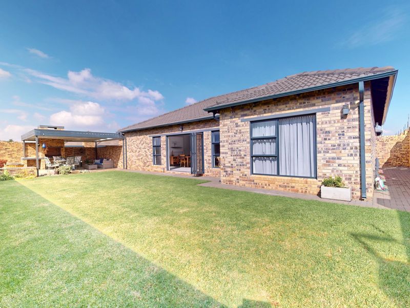 Ultra Modern Full Title Home Situated In Secure Complex! - Photo 2