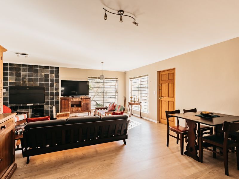 Charming 3-Bedroom Home in the secure Solara Complex! - Photo 8