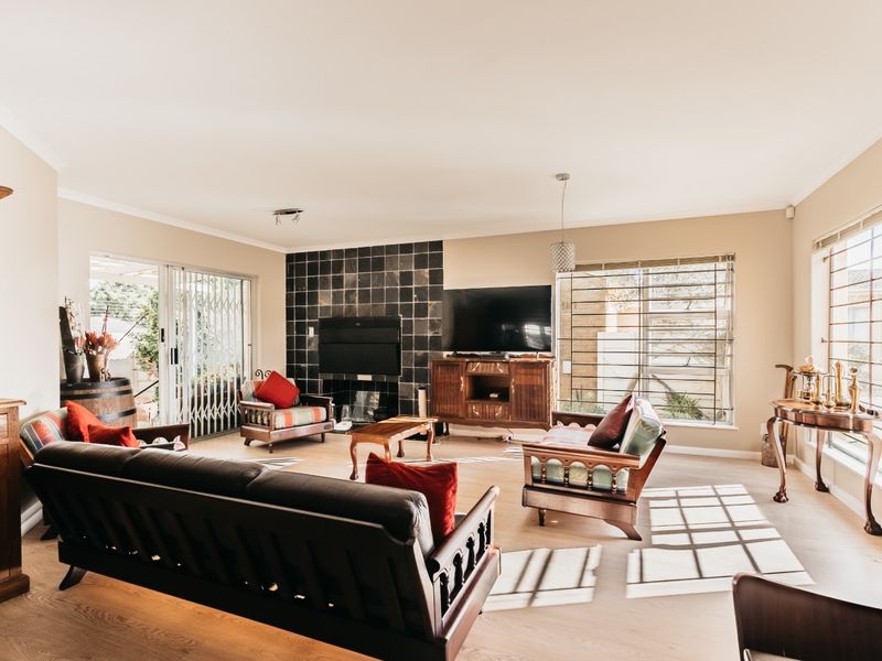 Charming 3-Bedroom Home in the secure Solara Complex! - Photo 7